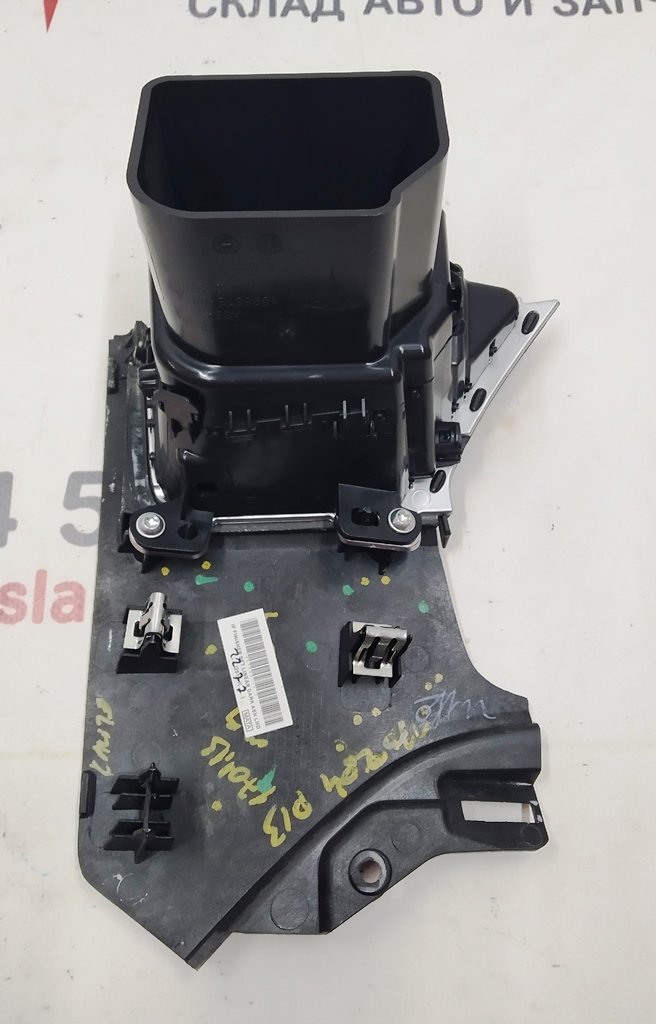 23 中心盖水板右侧 LINEAR DARK ASH LHD 总成 Tesla S 型、S 型 REST 1045969-92-C
